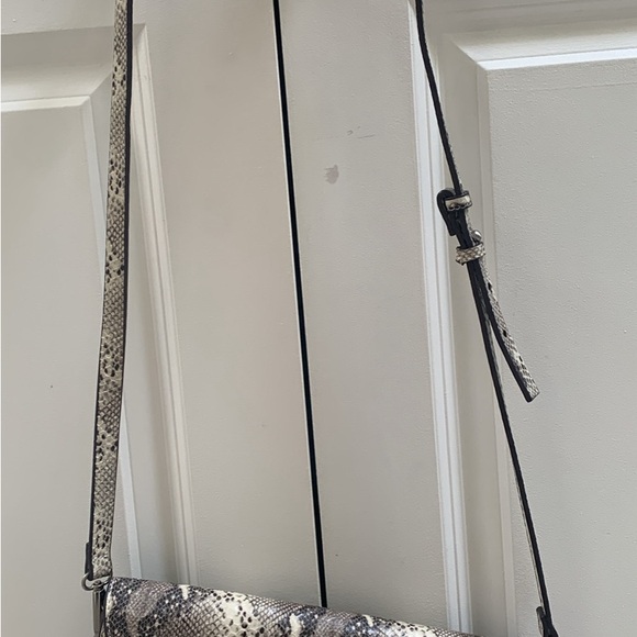 Zara Cross over bag with 3 compartments. - Picture 5 of 5